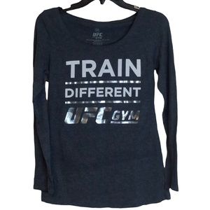 UFC long sleeve “Train Different” gray‎ graphic tee